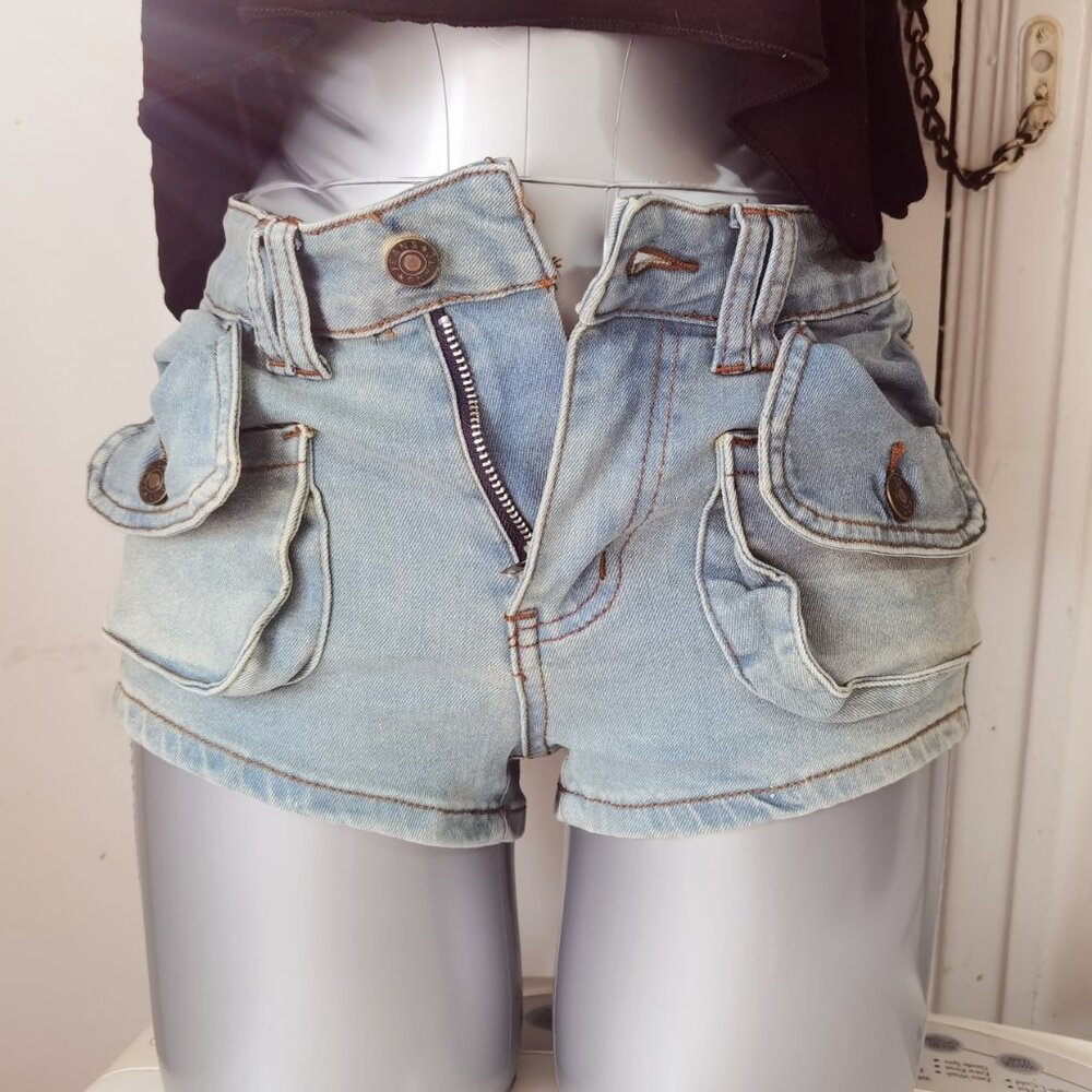 bleached light blue cargo pockets shorts